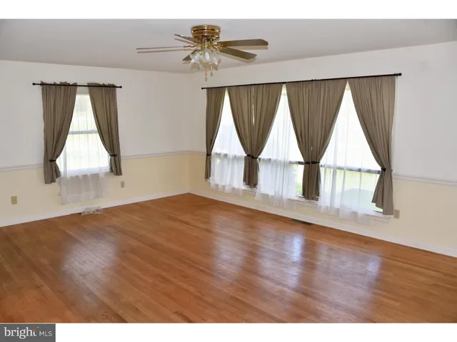 $1,950 | 911 Grings Hill Road, Reading, PA 19608