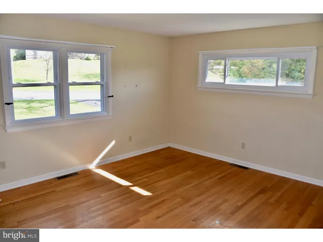 $1,950 | 911 Grings Hill Road, Reading, PA 19608