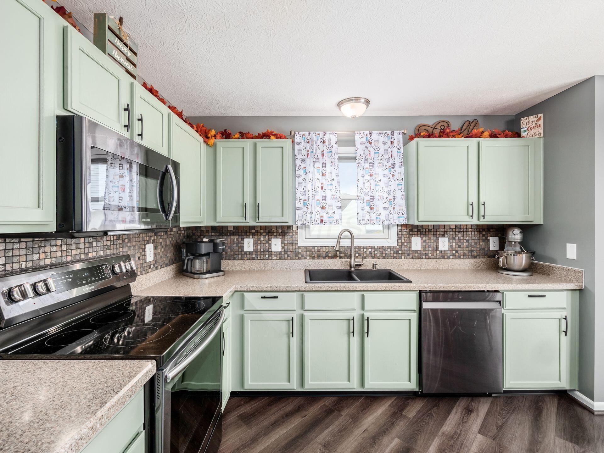 3845 Powder Ridge Road Grove City, OH 43123 - Photo 6 of 41 Kitchen