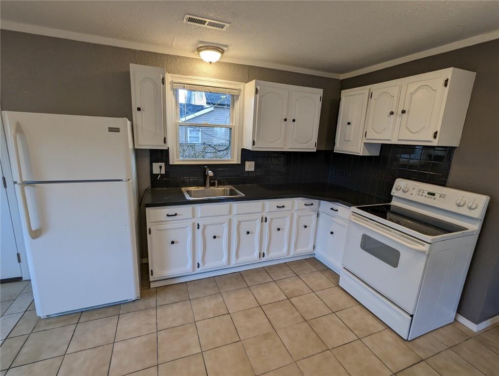 184 West Center Street Peculiar, MO 64078 - Photo 29 of 36