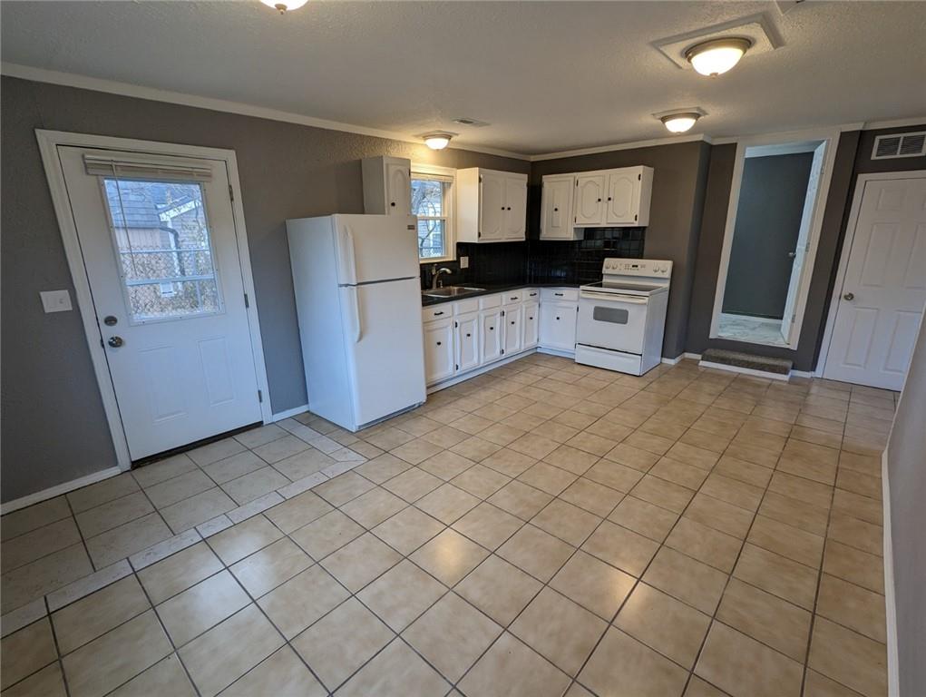 184 West Center Street Peculiar, MO 64078 - Photo 30 of 36