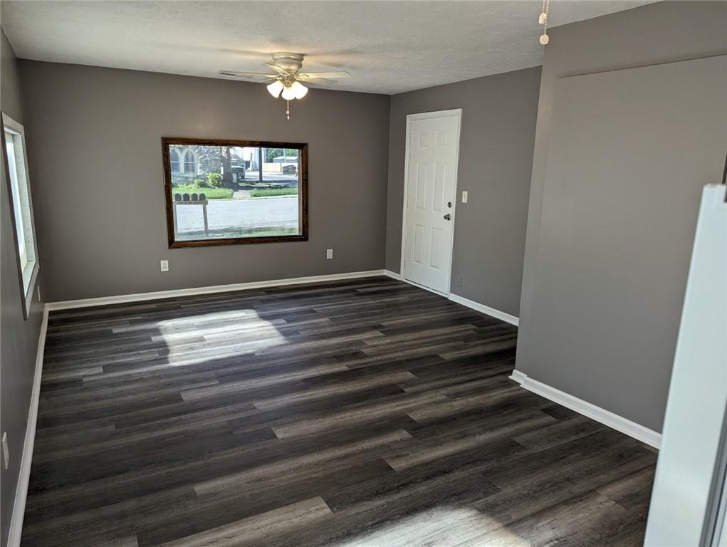 184 West Center Street Peculiar, MO 64078 - Photo 5 of 36