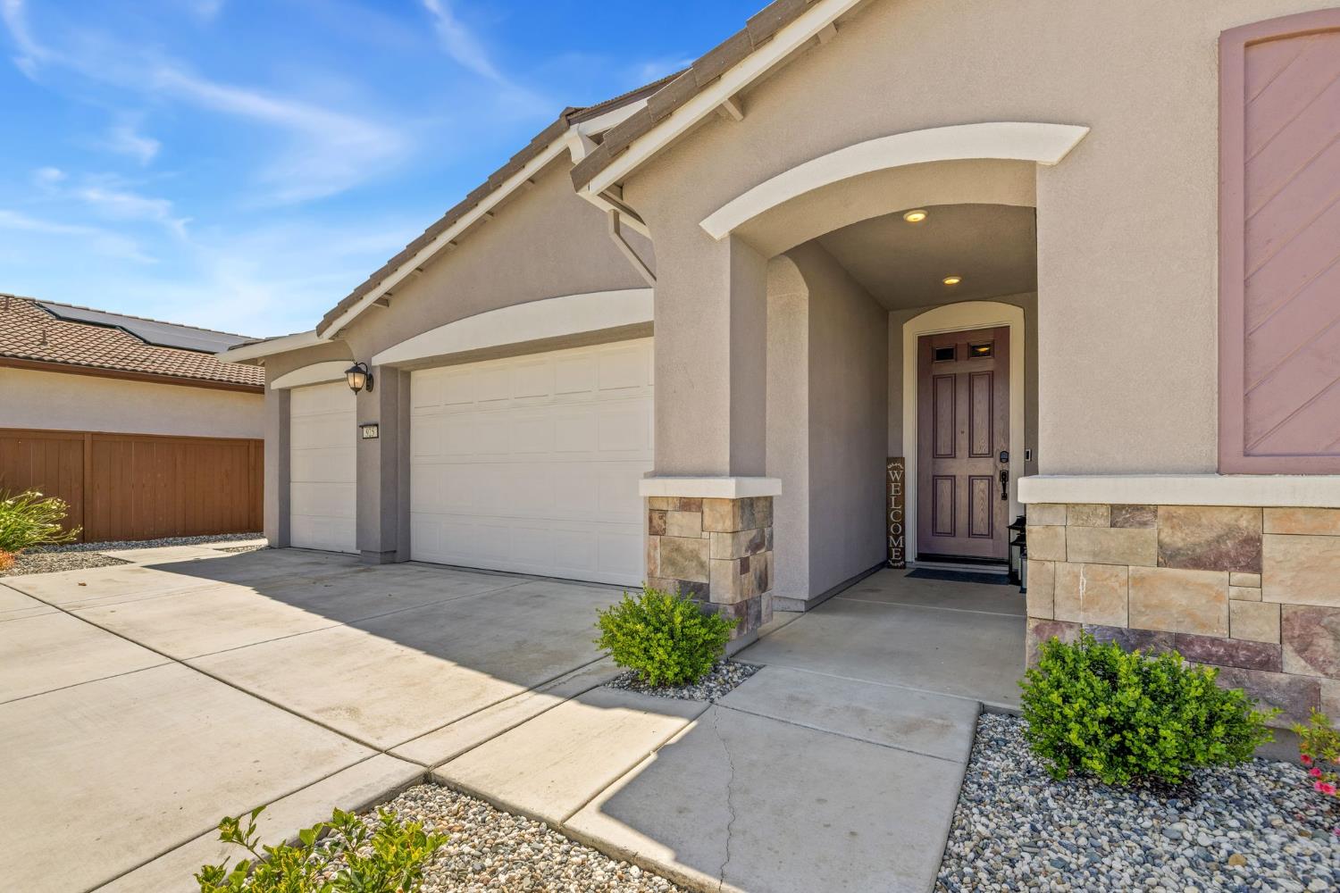 925 Rumba Court Roseville, CA 95747 - Photo 3 of 34
