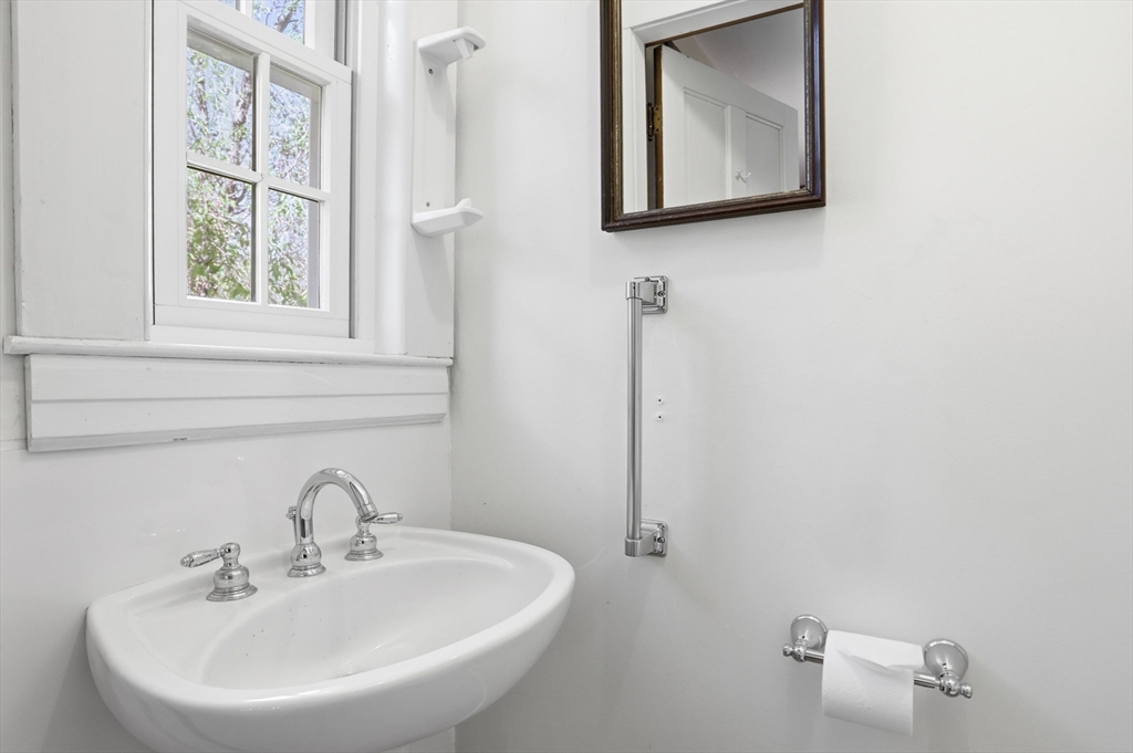 7 Chamberlain Road Westford, MA 01886 - Photo 11 of 37 Gallery Image 11