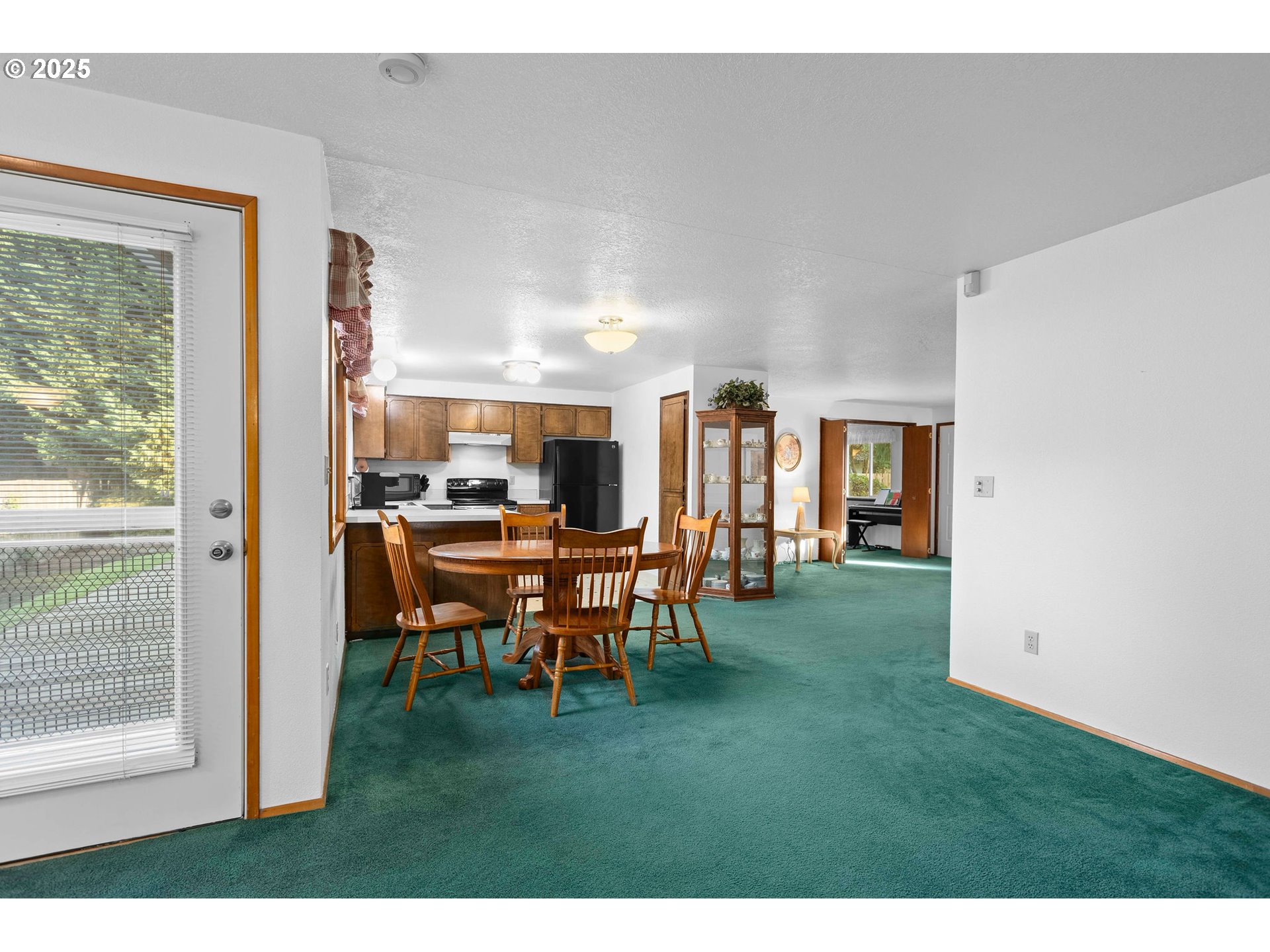 2706 Southeast Minter Bridge Road Hillsboro, OR 97123 - Photo 20 of 37 Family Room