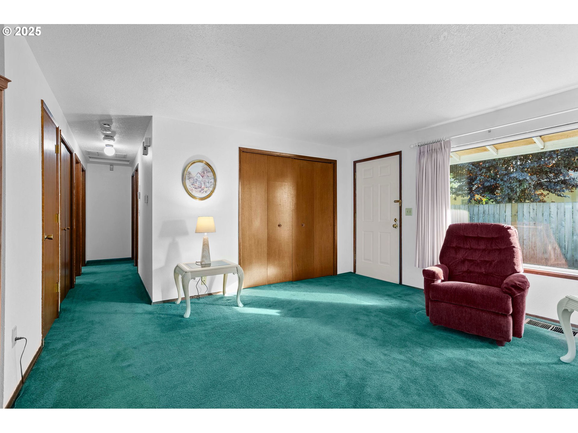 2706 Southeast Minter Bridge Road Hillsboro, OR 97123 - Photo 8 of 37 Living Room