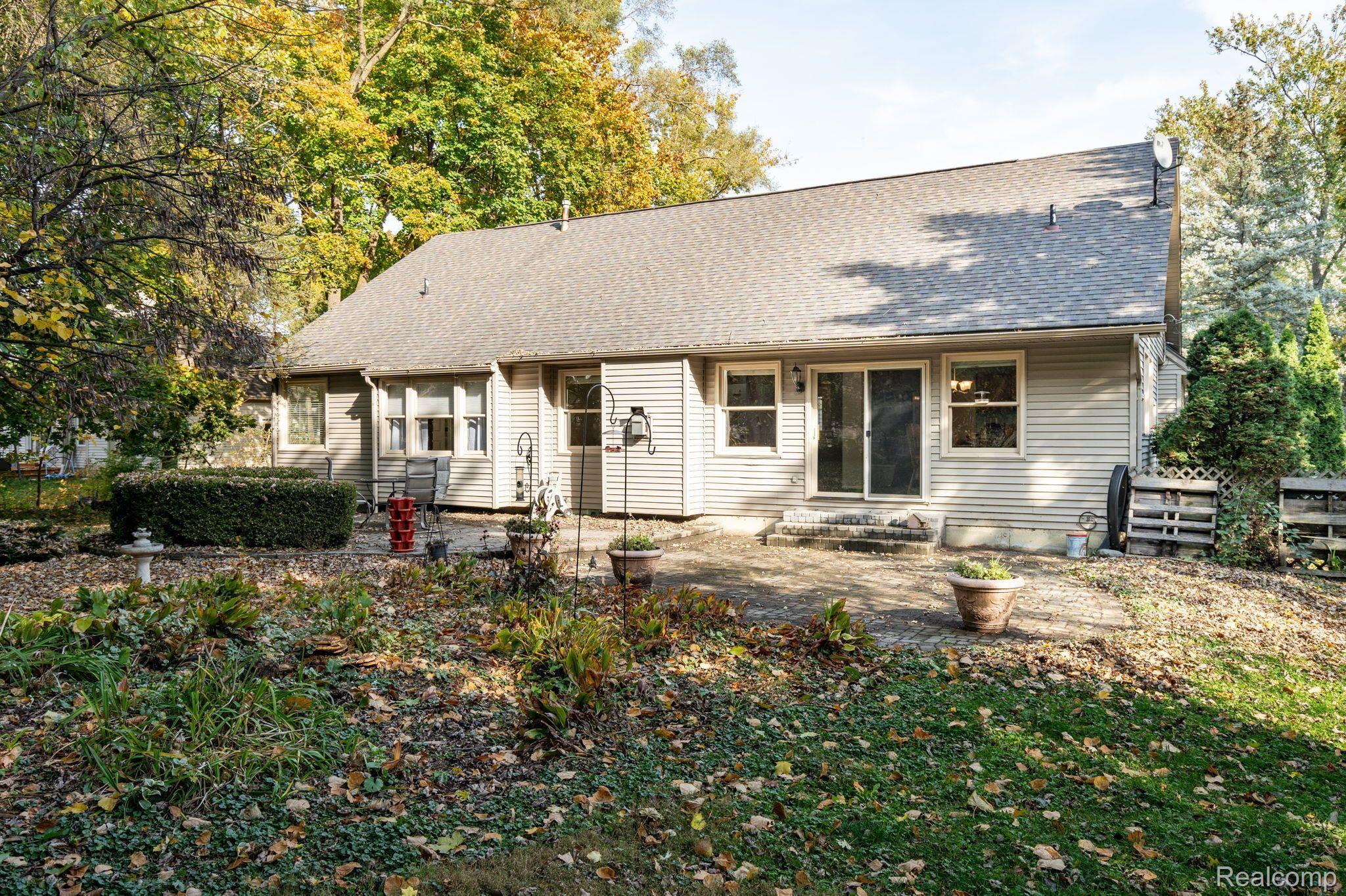 2626 Hickory Lawn Road Rochester, MI 48307 - Photo 37 of 44 Gallery Image 37