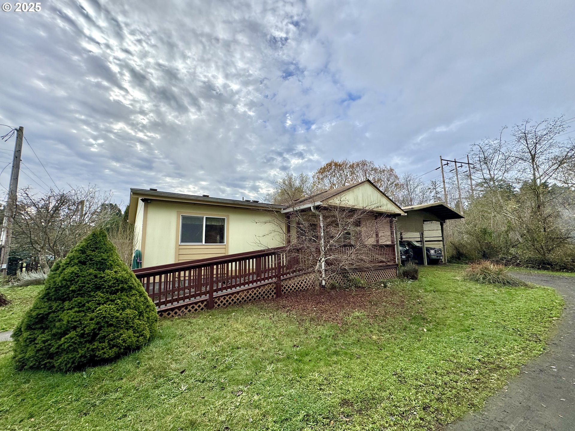 185 North 3rd Street Lakeside, OR 97449 - Photo 27 of 45 a backyard of a house with table and chairs