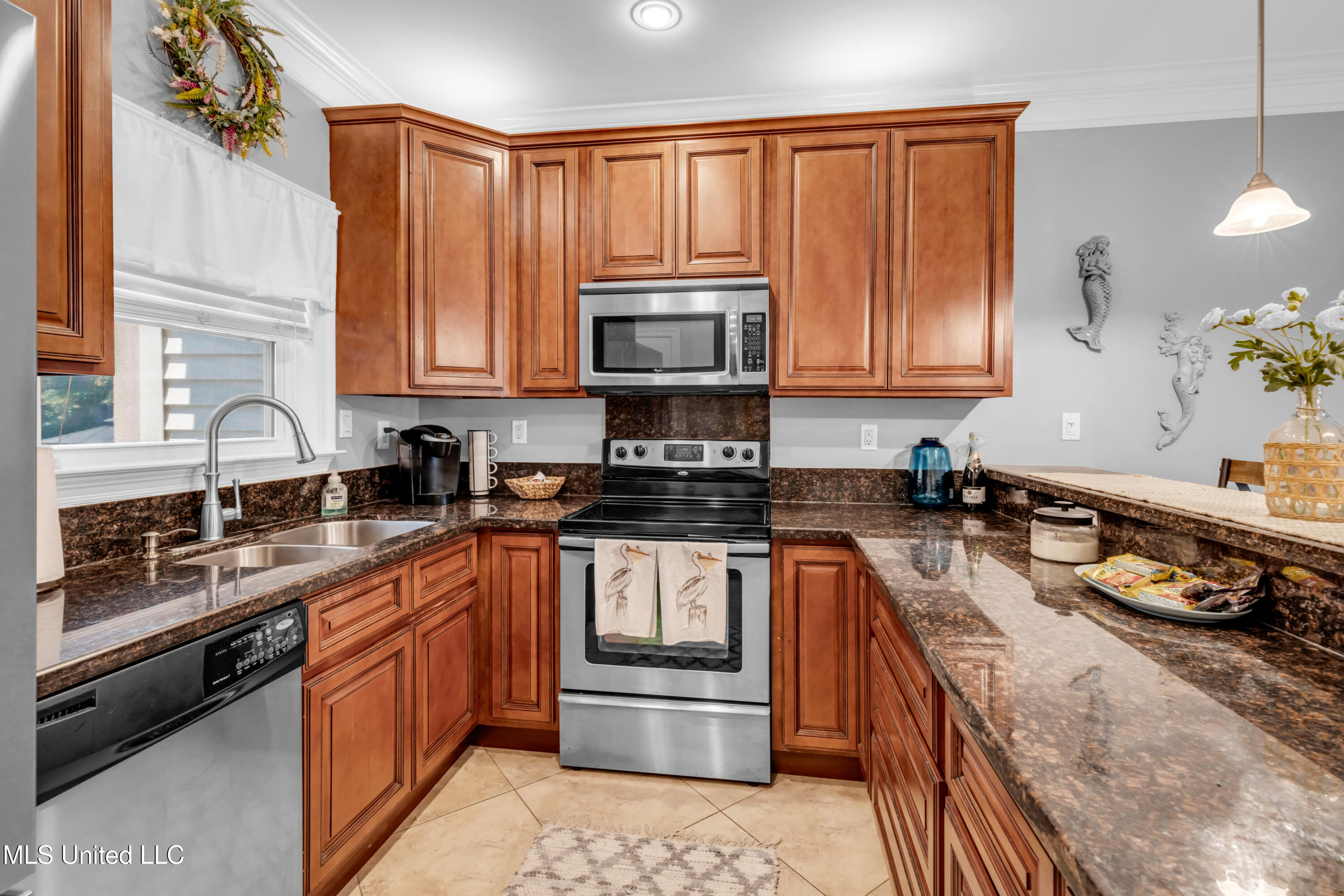 548 West Beach Boulevard, Unit 141 Pass Christian, MS 39571 - Photo 11 of 34 548BeachBlvd#141-10