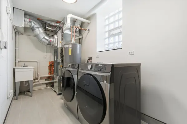 $2,000 | 5915 North Milwaukee Avenue, Unit G, Chicago, IL 60646