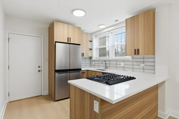 $2,000 | 5915 North Milwaukee Avenue, Unit G, Chicago, IL 60646
