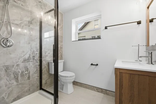 $2,000 | 5915 North Milwaukee Avenue, Unit G, Chicago, IL 60646