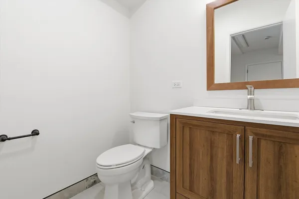 $2,000 | 5915 North Milwaukee Avenue, Unit G, Chicago, IL 60646