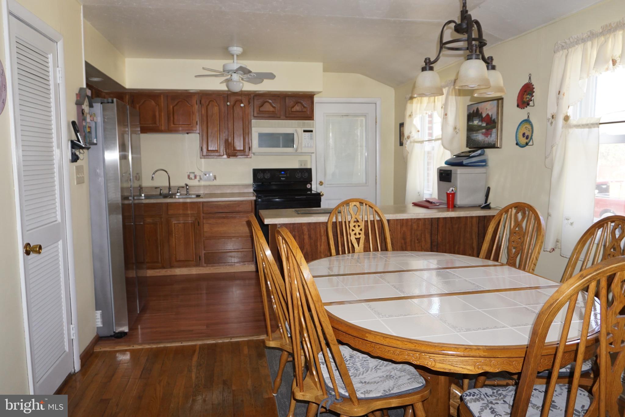3007 Ogletown Road Newark, DE 19713 - Photo 11 of 25 a dining room with furniture and window