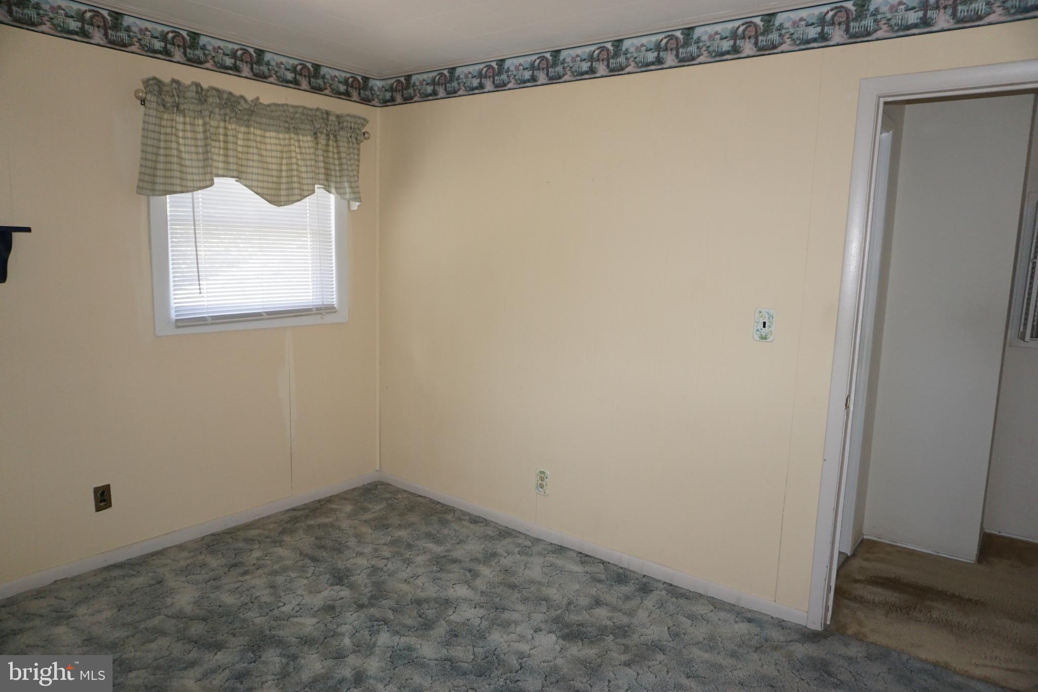 3007 Ogletown Road Newark, DE 19713 - Photo 16 of 25 a room that has a window in it