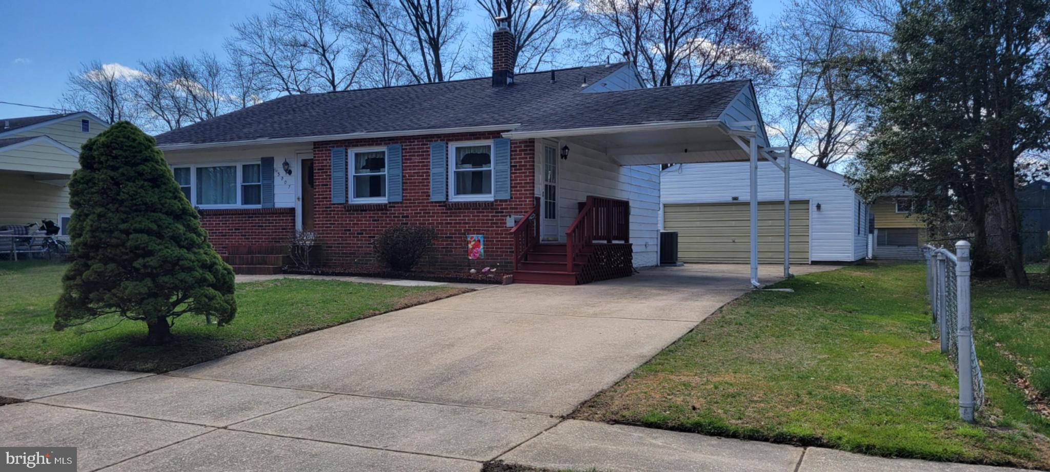 3007 Ogletown Road Newark, DE 19713 - Photo 2 of 25 a front view of a house with a garden