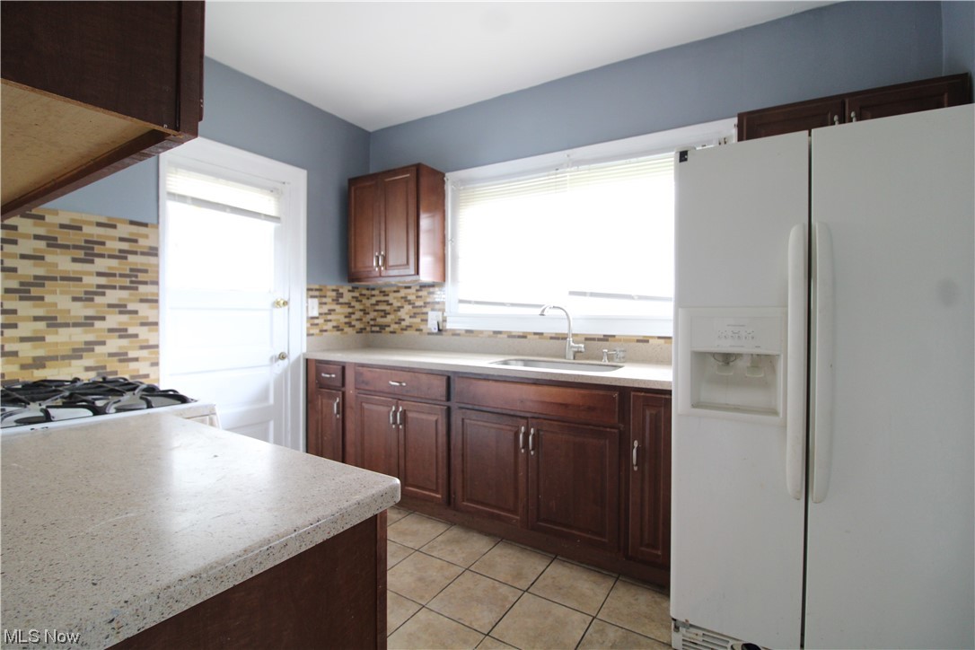 1843 Grantham Road Cleveland, OH 44112 - Photo 8 of 35 2nd Floor