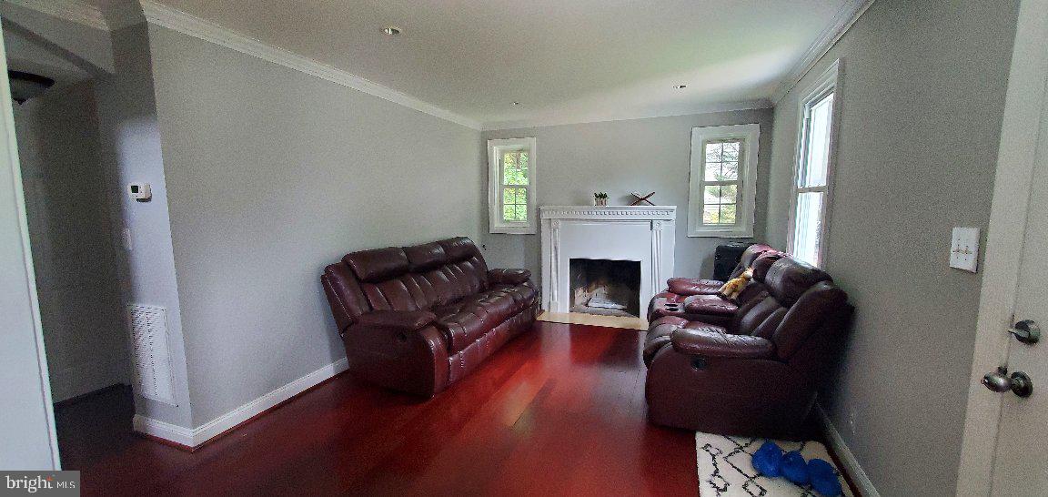 6802 Woodland Road Morningside, MD 20746 - Photo 3 of 20 Gallery Image 3