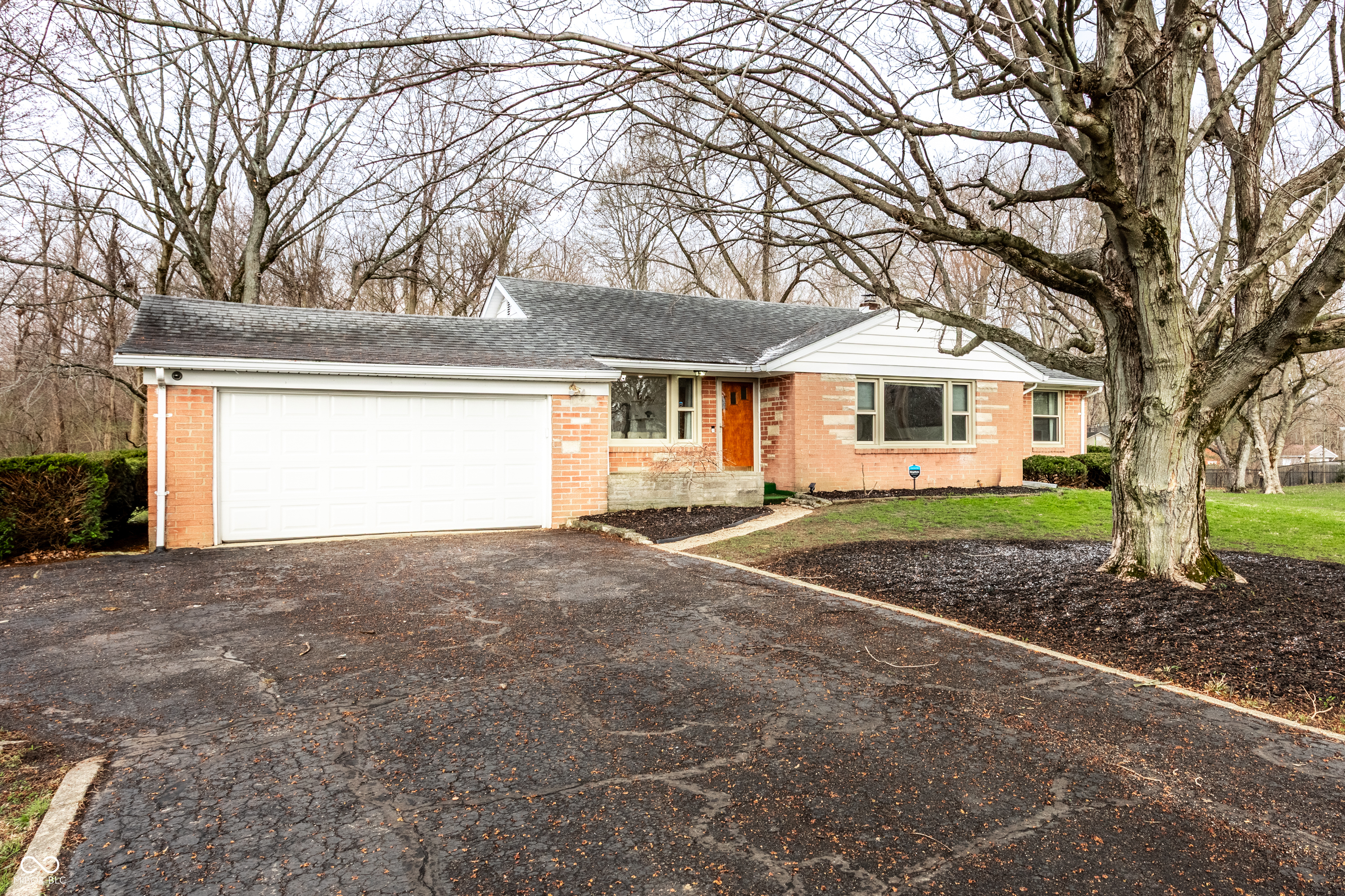 7230 Indian Lake Road Indianapolis, IN 46236 - Photo 2 of 29