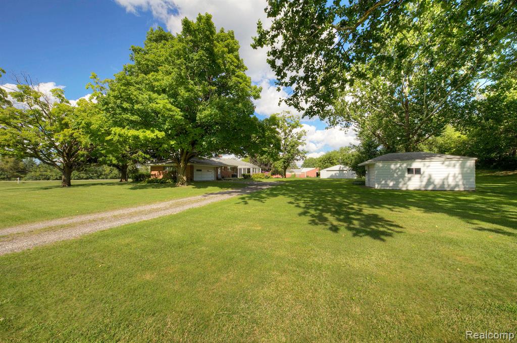 48707 Eight Mile Road Northville, MI 48167 - Photo 29 of 54