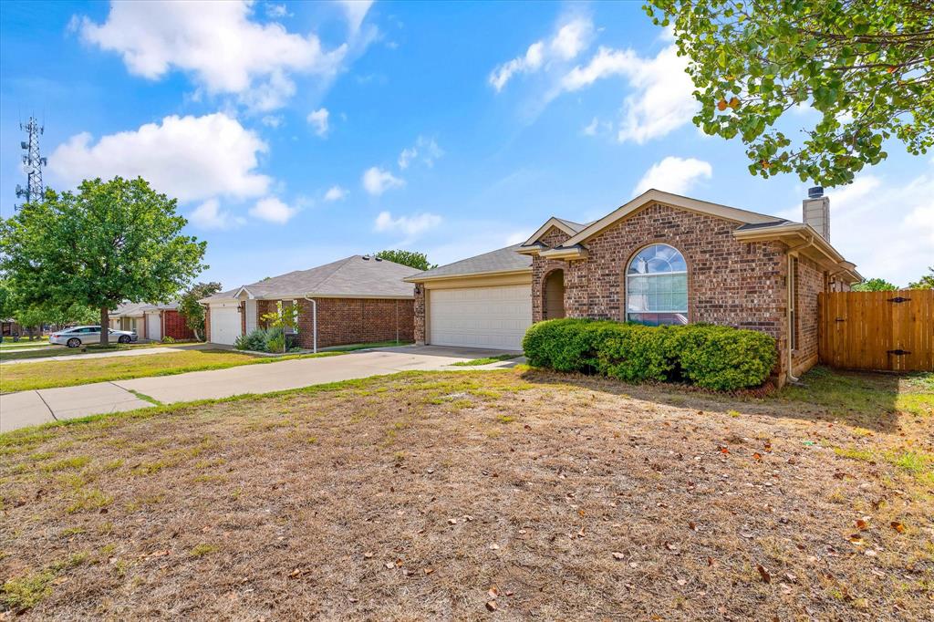 2732 Brea Canyon Road Fort Worth, TX 76108 - Photo 4 of 30