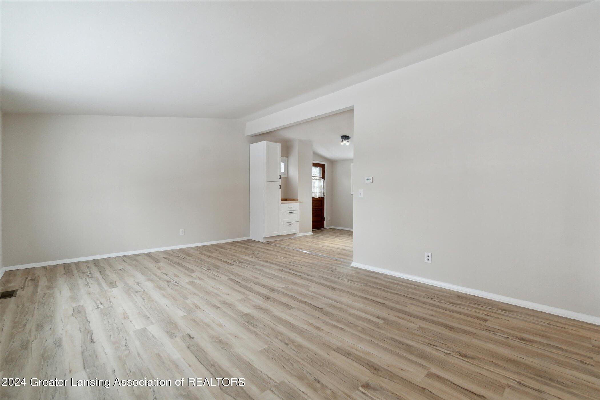 123 West Cavanaugh Road Lansing, MI 48910 - Photo 5 of 31 5