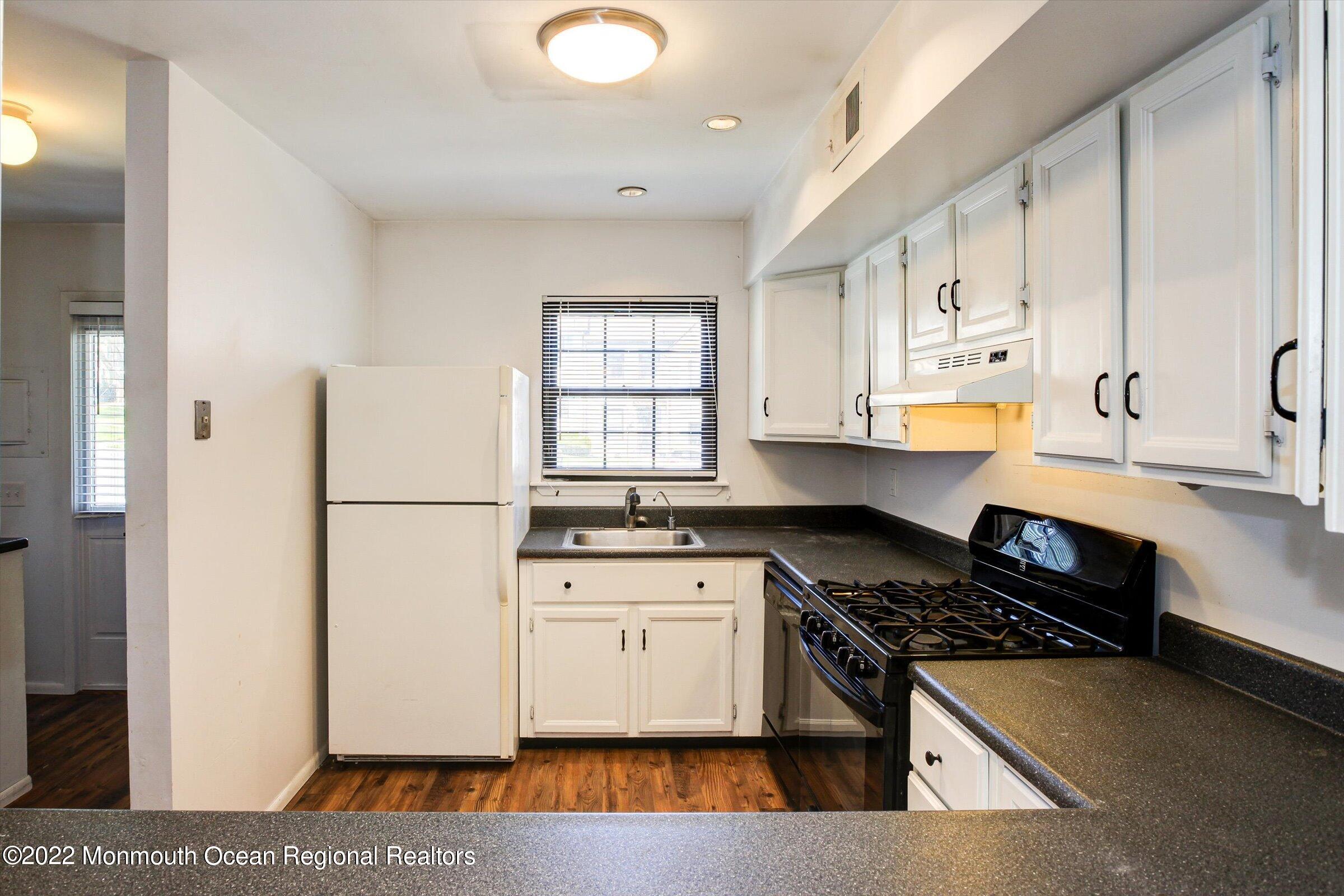 51 Queens Way Englishtown, NJ 07726 - Photo 7 of 25 a kitchen with a stove a refrigerator and a sink