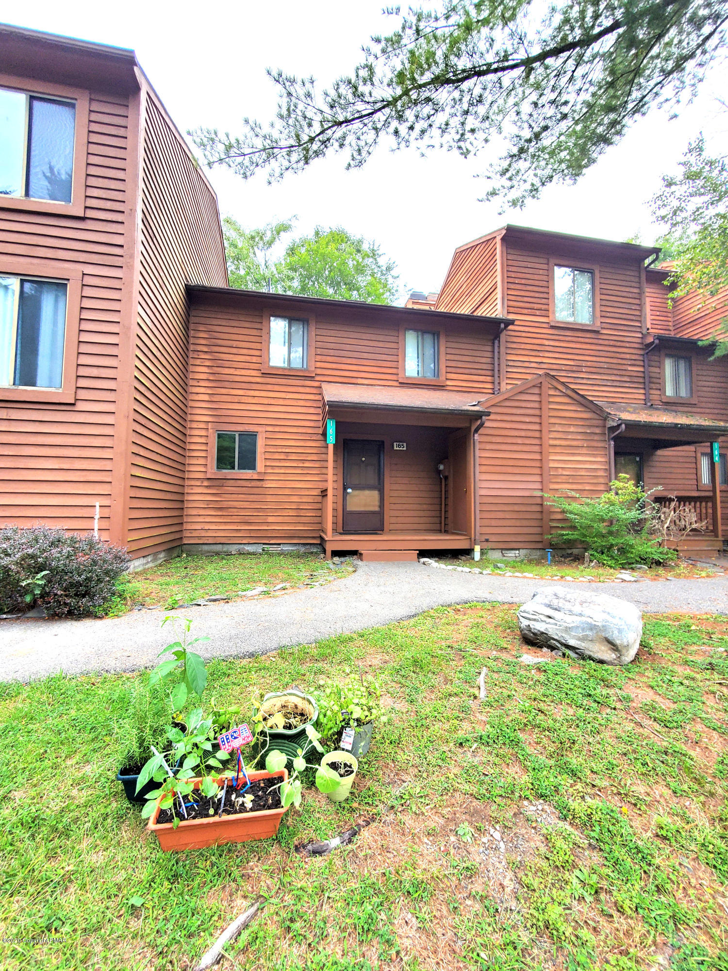 165 Stream Court Bushkill, PA 18324 - Photo 1 of 15 Front