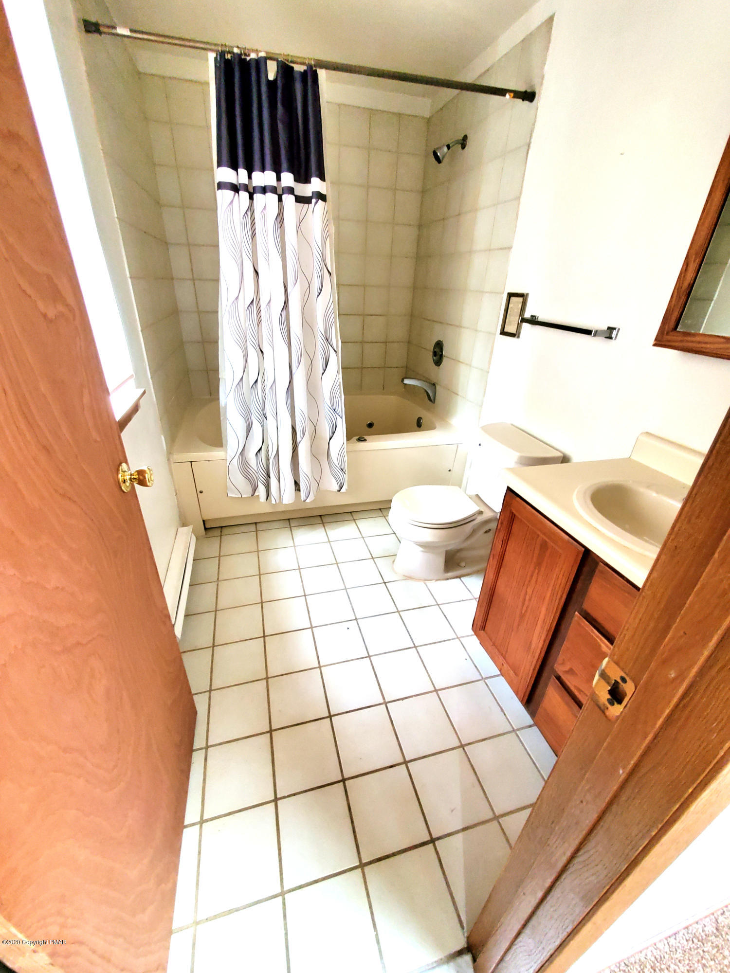 165 Stream Court Bushkill, PA 18324 - Photo 15 of 15 Full bath v2