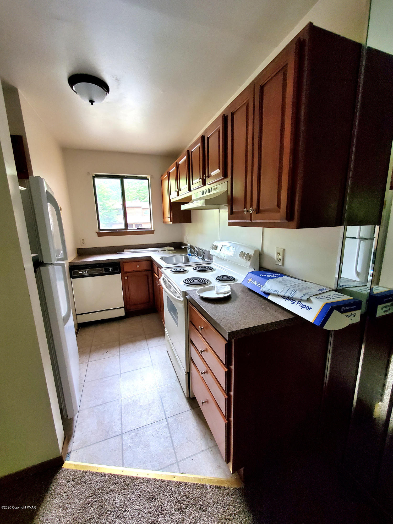 165 Stream Court Bushkill, PA 18324 - Photo 3 of 15 Kitchen