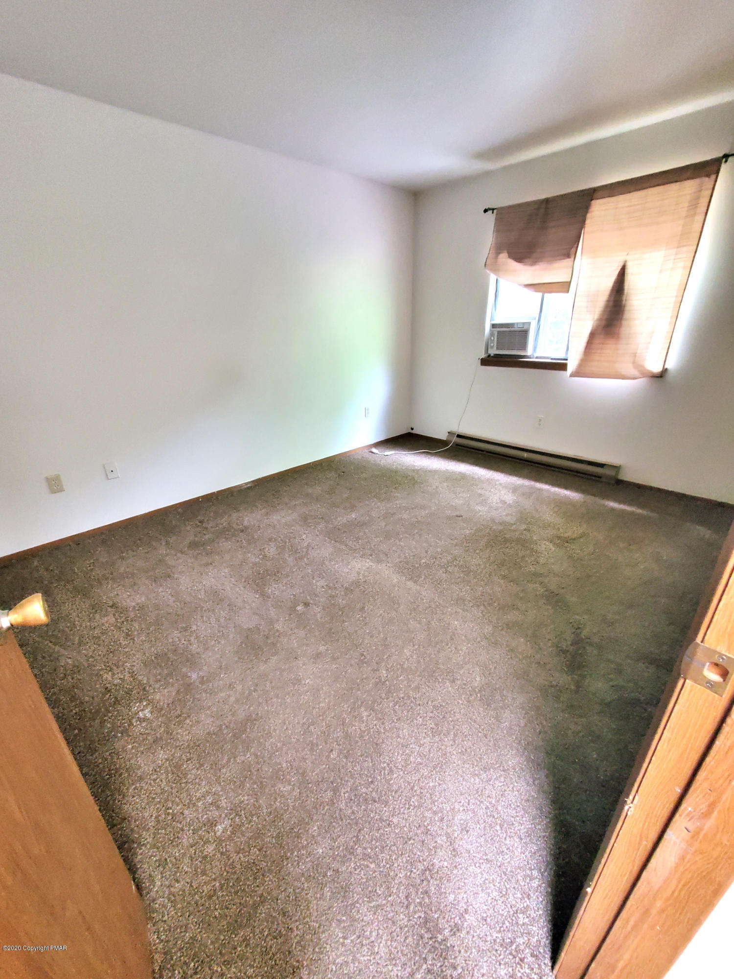165 Stream Court Bushkill, PA 18324 - Photo 4 of 15 Master bedroom