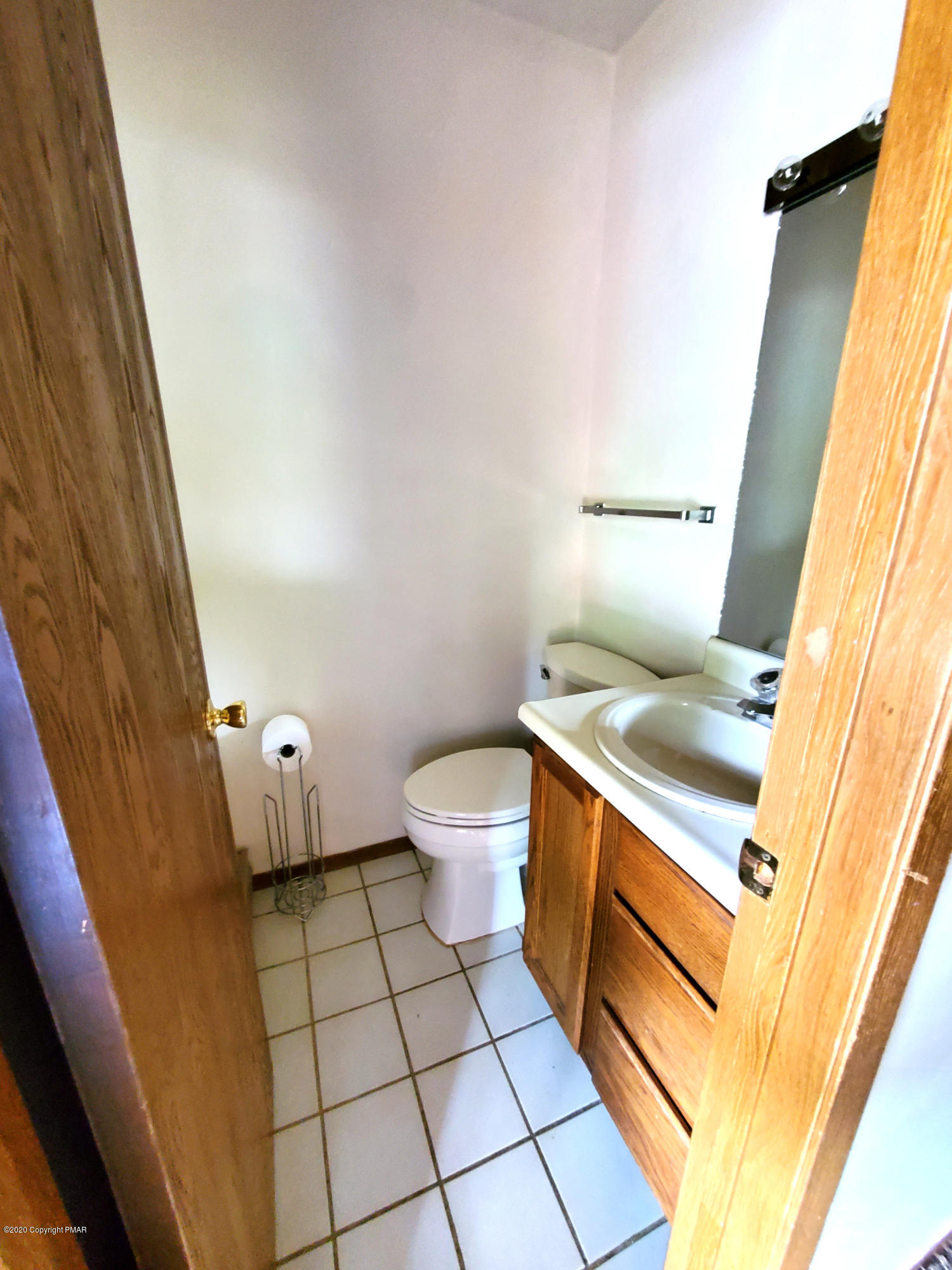 165 Stream Court Bushkill, PA 18324 - Photo 7 of 15 Half bath
