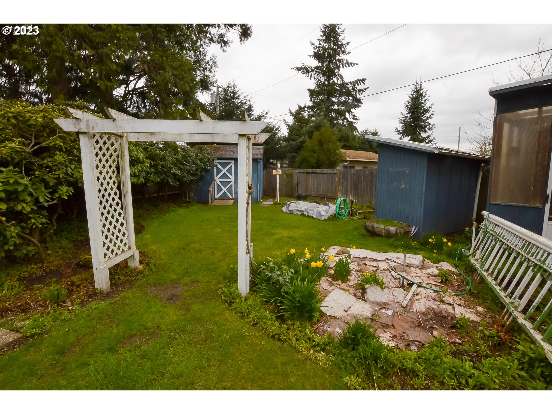 2470 16th Street Springfield, OR 97477 - Photo 32 of 32 a view of a backyard with a barn