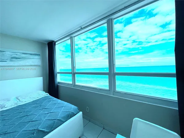 $2,000 | 5445 Collins Avenue, Unit 1425, Miami Beach, FL 33140