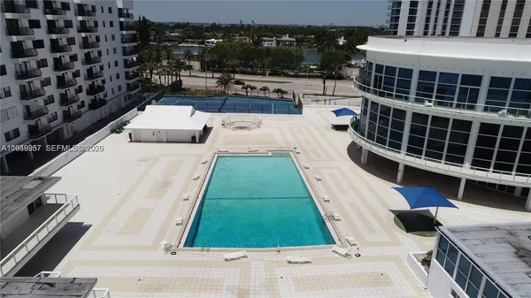 $2,000 | 5445 Collins Avenue, Unit 1425, Miami Beach, FL 33140