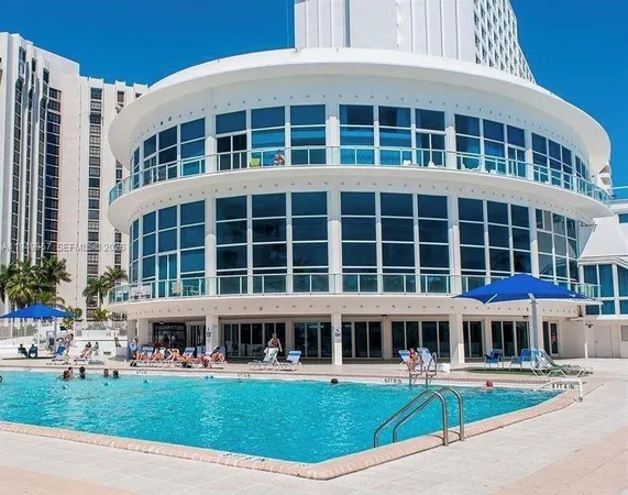 $2,000 | 5445 Collins Avenue, Unit 1425, Miami Beach, FL 33140