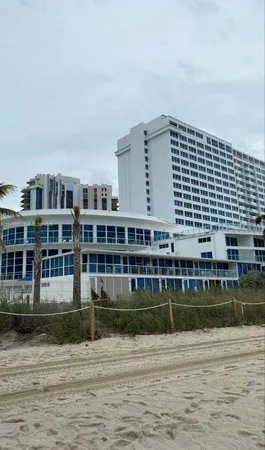 $2,000 | 5445 Collins Avenue, Unit 1425, Miami Beach, FL 33140