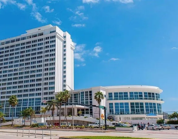 $2,000 | 5445 Collins Avenue, Unit 1425, Miami Beach, FL 33140
