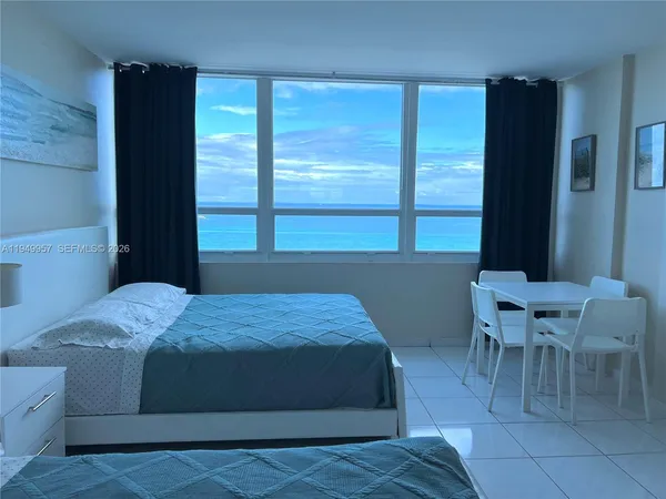 $2,000 | 5445 Collins Avenue, Unit 1425, Miami Beach, FL 33140
