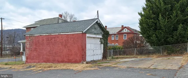 a backyard of a house