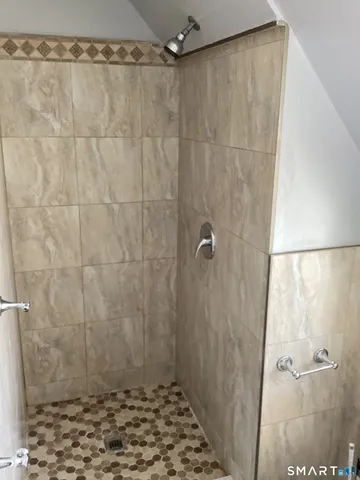 $1,600 | 68 Woodbridge Street, Manchester, CT 06042