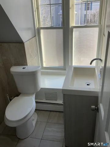 $1,600 | 68 Woodbridge Street, Manchester, CT 06042