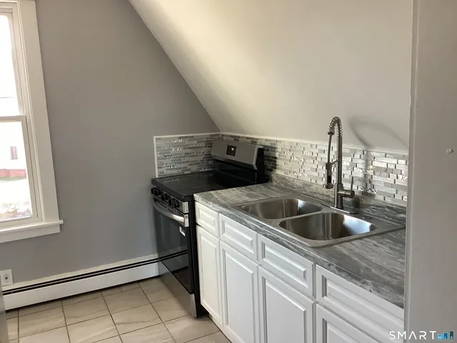 $1,600 | 68 Woodbridge Street, Manchester, CT 06042