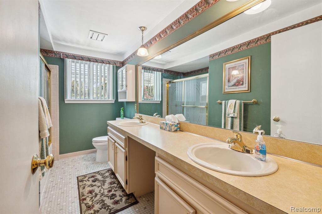 15168 Riverside Street Livonia, MI 48154 - Photo 36 of 70