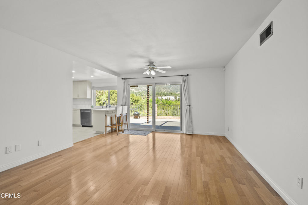 9426 Carlynn Place Tujunga, CA 91042 - Photo 13 of 37 9426 Carlynn Pl for lease listed by Robb