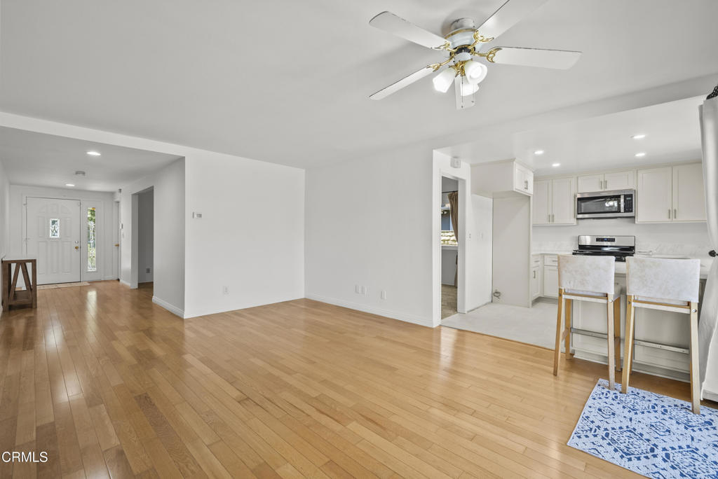 9426 Carlynn Place Tujunga, CA 91042 - Photo 14 of 37 9426 Carlynn Pl for lease listed by Robb