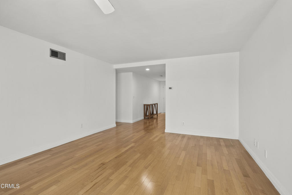 9426 Carlynn Place Tujunga, CA 91042 - Photo 15 of 37 9426 Carlynn Pl for lease listed by Robb