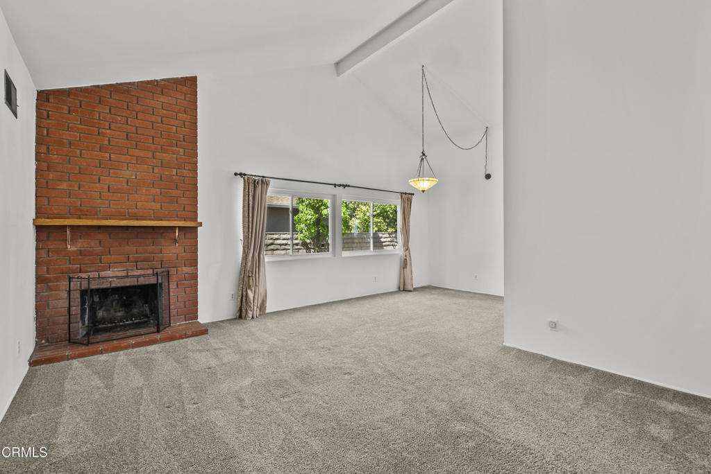 9426 Carlynn Place Tujunga, CA 91042 - Photo 5 of 37 9426 Carlynn Pl for lease listed by Robb