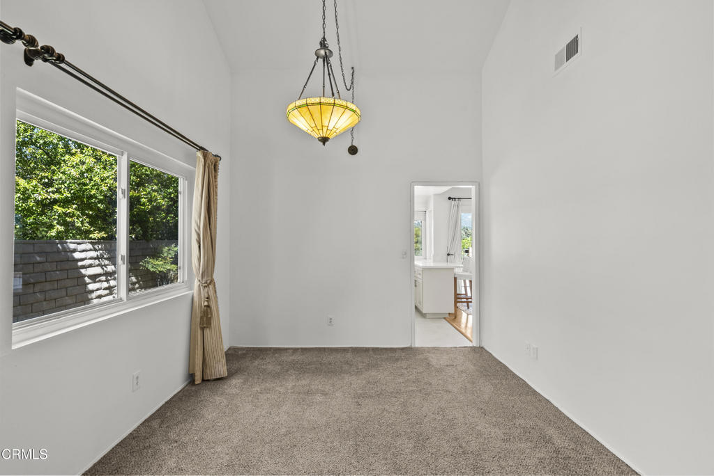 9426 Carlynn Place Tujunga, CA 91042 - Photo 7 of 37 9426 Carlynn Pl for lease listed by Robb