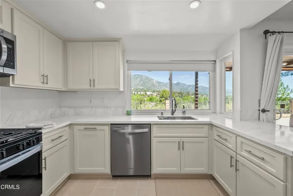 $5,200 | 9426 Carlynn Place, Tujunga, CA 91042